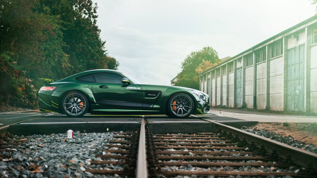 mercedes-amg-gt-mang-biet-danh-quai-thu-dia-nguc-xanh