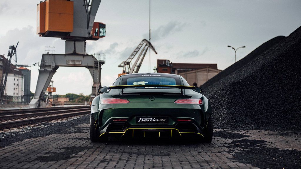 mercedes-amg-gt-mang-biet-danh-quai-thu-dia-nguc-xanh