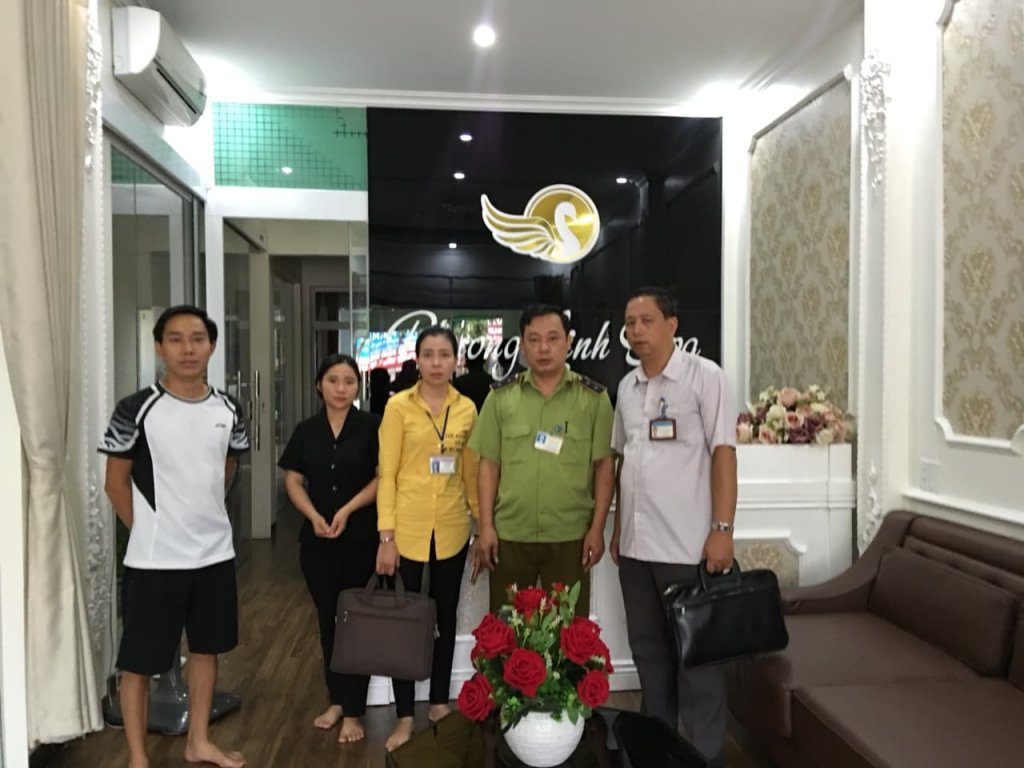 my-pham-ngoc-sam-bi-to-lam-hong-da-mat-chu-thuong-hieu-ngang-nhien-ban-hang-tren-mang-xa-hoi