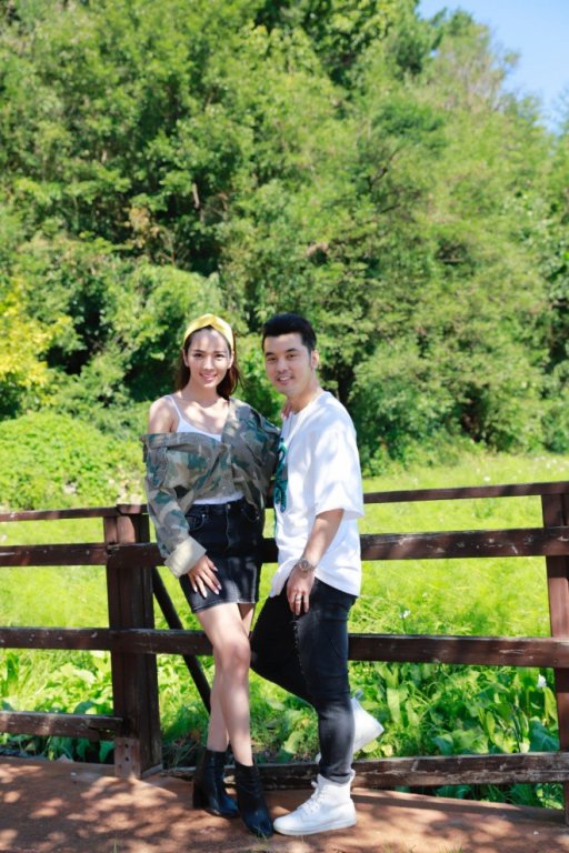 sau-man-cau-hon-lang-man-vo-chong-ung-hoang-phuc-lien-tuc-khoa-moi-ngot-ngao-o-han-quoc