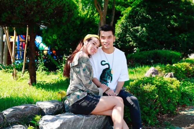 sau-man-cau-hon-lang-man-vo-chong-ung-hoang-phuc-lien-tuc-khoa-moi-ngot-ngao-o-han-quoc