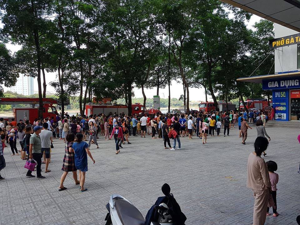 chay-chung-cu-dong-dan-nhat-ha-noi-hang-tram-nguoi-thao-chay