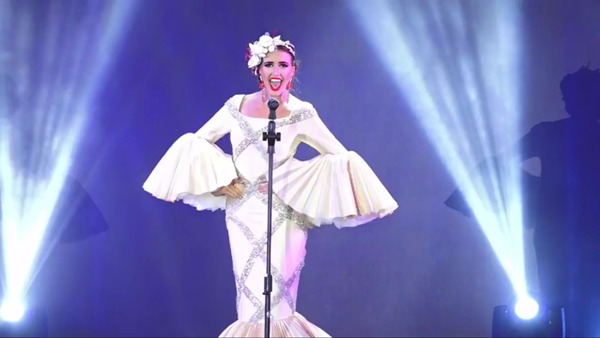 clip-a-hau-bui-phuong-nga-tu-tin-trinh-dien-trang-phuc-dan-toc-tai-miss-grand-international-2018