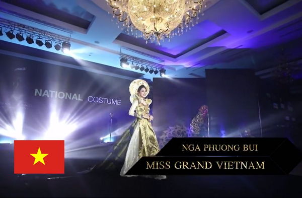 clip-a-hau-bui-phuong-nga-tu-tin-trinh-dien-trang-phuc-dan-toc-tai-miss-grand-international-2018