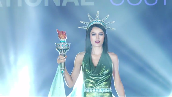 clip-a-hau-bui-phuong-nga-tu-tin-trinh-dien-trang-phuc-dan-toc-tai-miss-grand-international-2018