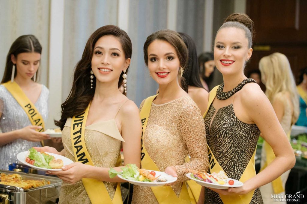 clip-a-hau-bui-phuong-nga-tu-tin-trinh-dien-trang-phuc-dan-toc-tai-miss-grand-international-2018