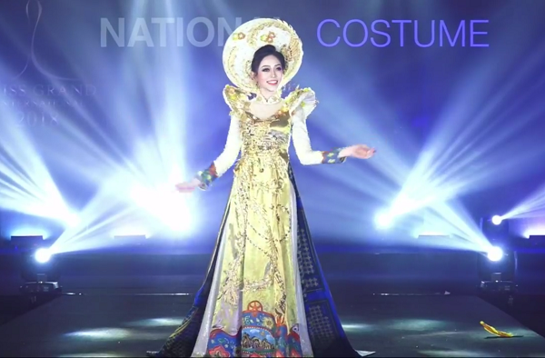 clip-a-hau-bui-phuong-nga-tu-tin-trinh-dien-trang-phuc-dan-toc-tai-miss-grand-international-2018