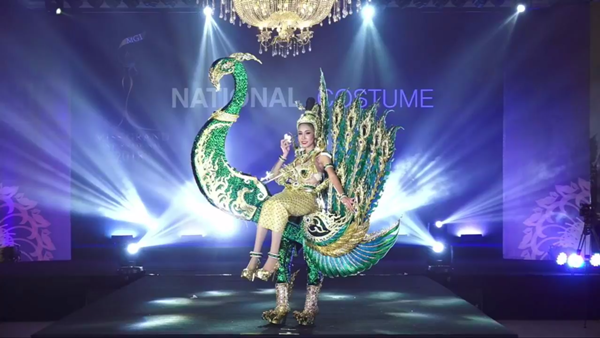clip-a-hau-bui-phuong-nga-tu-tin-trinh-dien-trang-phuc-dan-toc-tai-miss-grand-international-2018