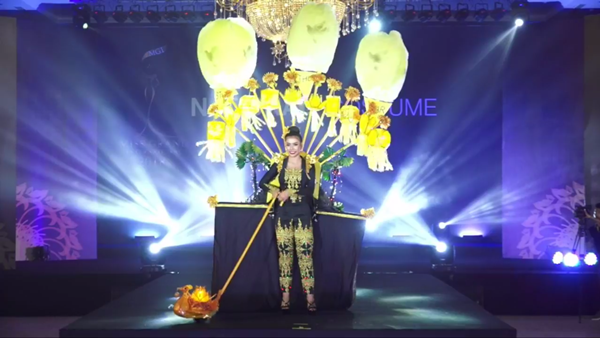 clip-a-hau-bui-phuong-nga-tu-tin-trinh-dien-trang-phuc-dan-toc-tai-miss-grand-international-2018