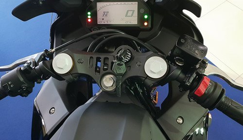 Quyết 'phá dớp’ triệu hồi, Yamaha làm mới YZF R3