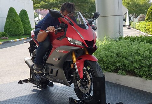 Quyết 'phá dớp’ triệu hồi, Yamaha làm mới YZF R3