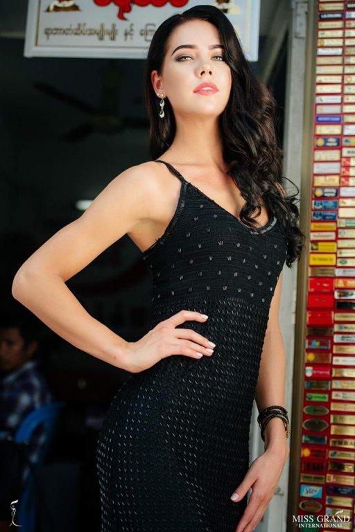 a-hau-bui-phuong-nga-chinh-thuc-vao-top-9-chup-anh-chan-dung-tai-miss-grand-international-2018