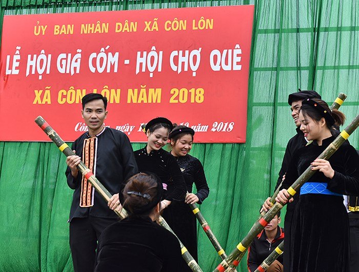 hinh-anh-dep-le-hoi-gia-com-con-lon