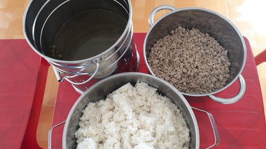 truong-cho-tre-an-gao-moc-dau-ca-hieu-truong-bi-to-hang-loat-vi-pham