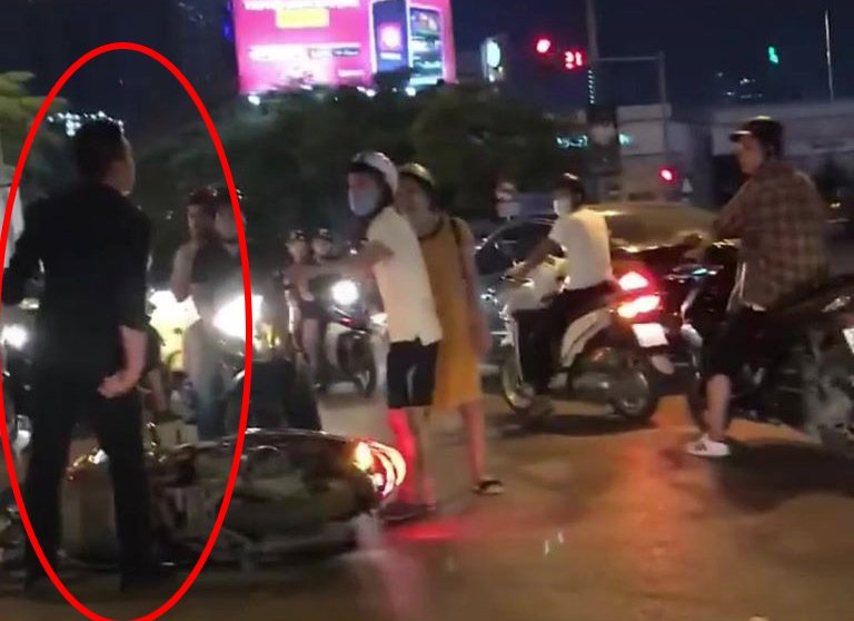 nam-thanh-nien-di-sh-xin-loi-ba-bau-voi-la-thu