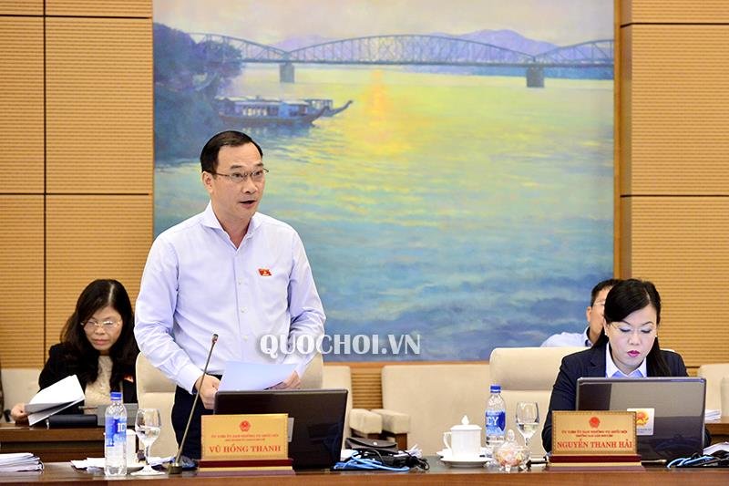 sach-giao-khoa-xuat-ban-doc-quyen-lang-phi-gay-buc-xuc