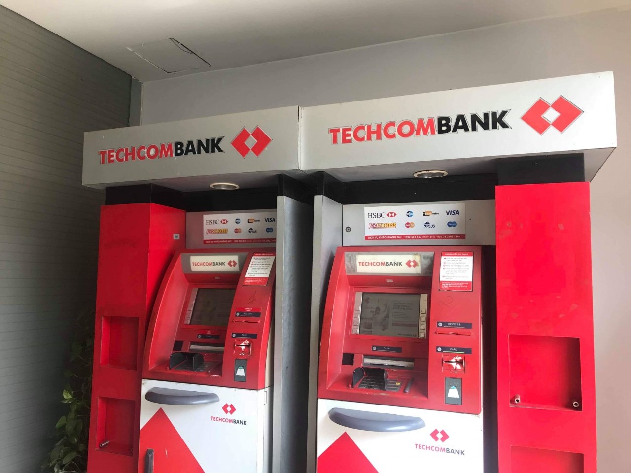 tu-chuyen-cuop-ngan-hang-den-atm-bi-gai-min-o-quang-ninh-an-ninh-tai-cac-nha-bang-buong-long
