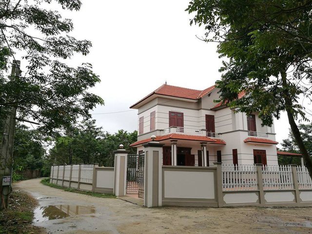 Từ khi có cây sưa, nhiều ngôi nhà lầu đã xuất hiện ở thôn Làng Chanh