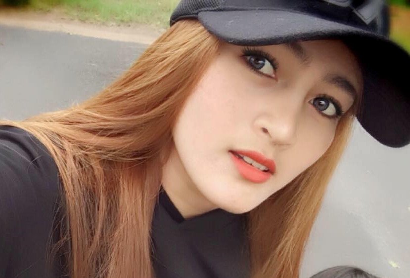 4-thieu-nu-e-de-xinh-nhu-hot-girl-thuong-bi-nham-la-con-lai