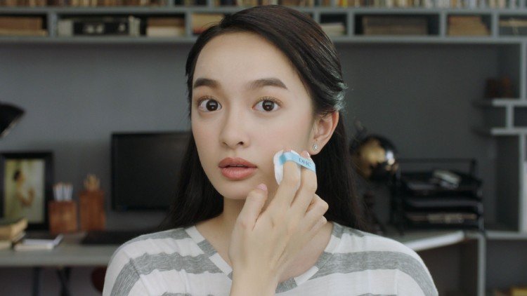 vua-tai-xuat-trong-phim-moi-voi-thai-hoa-kaity-nguyen-lai-gay-tranh-cai-voi-hinh-anh-hut-vape