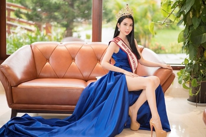 huynh-vy-khoe-hinh-the-boc-lua-voi-nu-than-mua-mang-o-miss-tourism-queen-worldwide-2018