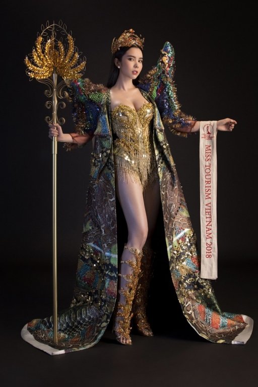 huynh-vy-khoe-hinh-the-boc-lua-voi-nu-than-mua-mang-o-miss-tourism-queen-worldwide-2018