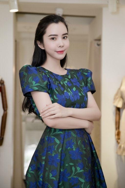 huynh-vy-khoe-hinh-the-boc-lua-voi-nu-than-mua-mang-o-miss-tourism-queen-worldwide-2018