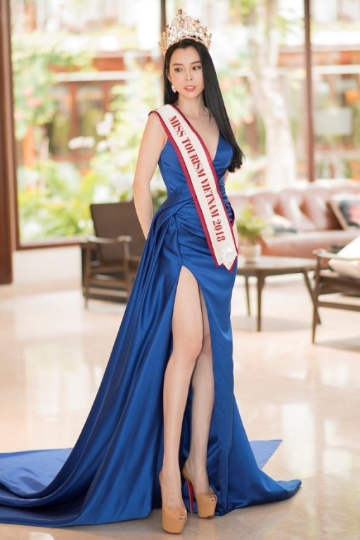 huynh-vy-khoe-hinh-the-boc-lua-voi-nu-than-mua-mang-o-miss-tourism-queen-worldwide-2018