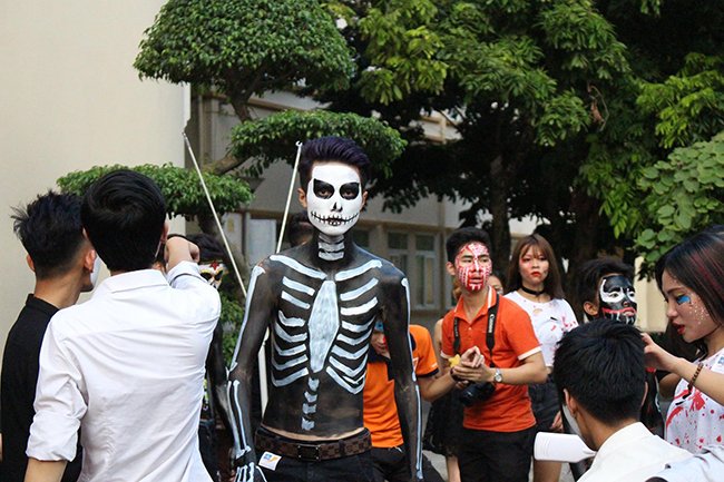 nguoi-dong-tinh-ha-noi-di-choi-o-dau-dip-halloween-2018