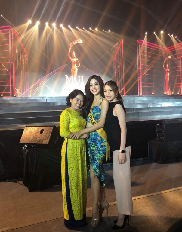 clip-tron-ven-2-phan-thi-day-tu-tin-cua-a-hau-phuong-nga-trong-dem-ban-ket-miss-grand-international-2018