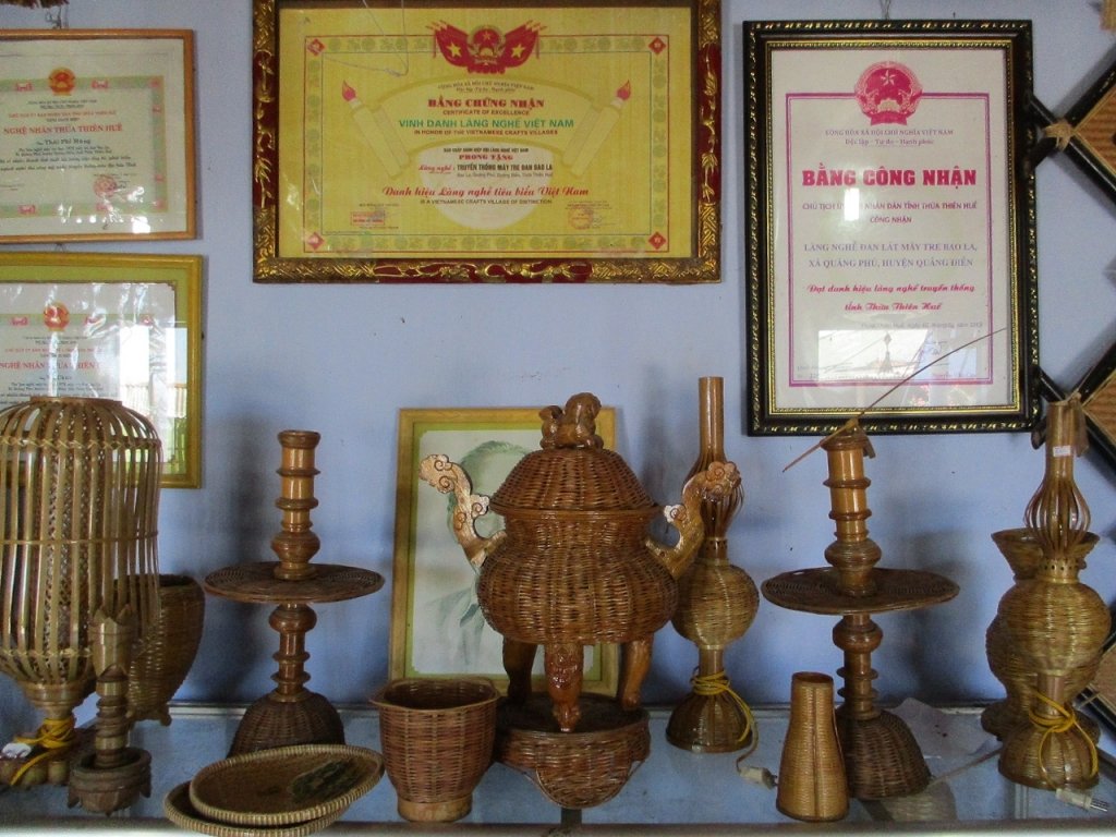 ghe-tham-ngoi-lang-bien-tre-thanh-nhung-mon-do-doc-la