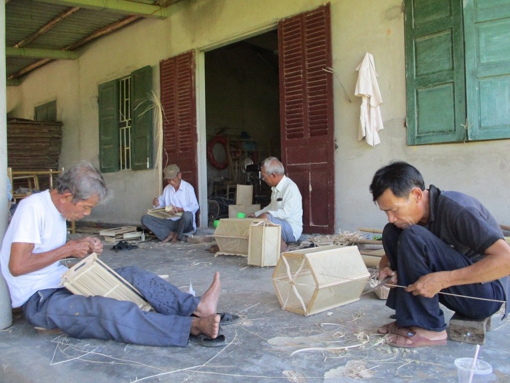 ghe-tham-ngoi-lang-bien-tre-thanh-nhung-mon-do-doc-la