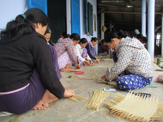 ghe-tham-ngoi-lang-bien-tre-thanh-nhung-mon-do-doc-la