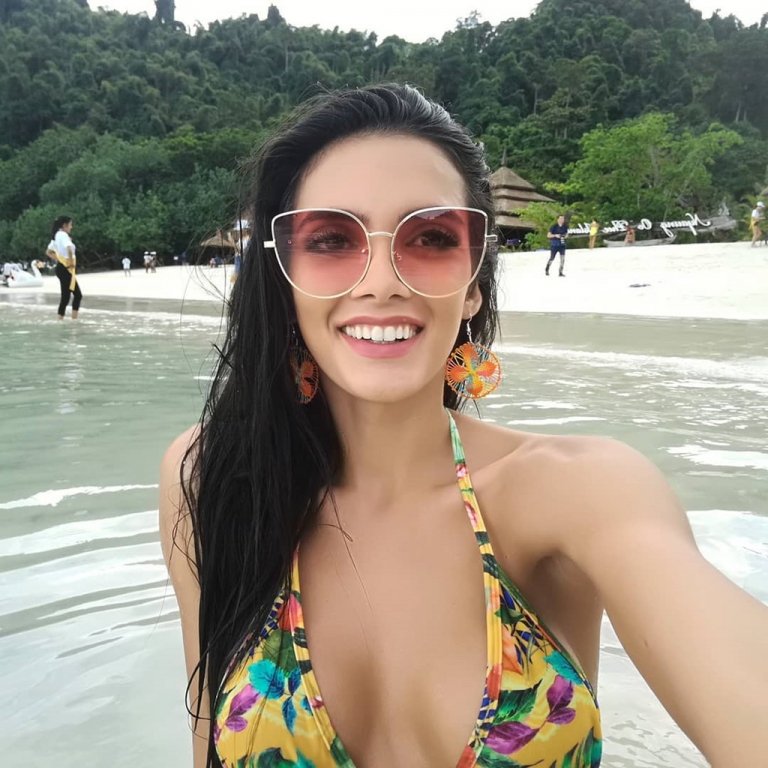 nhan-sac-doi-thuong-nong-bong-cua-nguoi-dep-paraguay-ngat-xiu-khi-dang-quang-miss-grand-international-2018