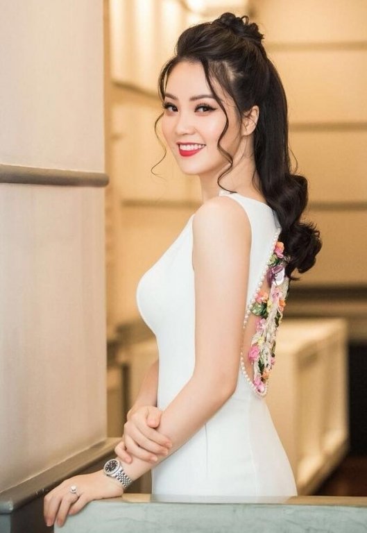 a-hau-thuy-van-chong-phai-ra-mat-fan-cuong-moi-thoi-theo-toi
