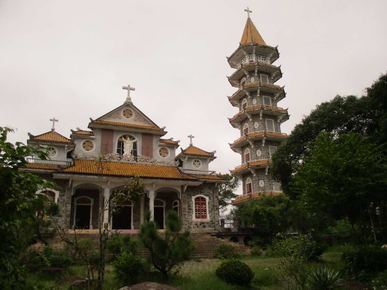 du-ngoan-xu-so-nen-tho-tren-dat-co-do-hue
