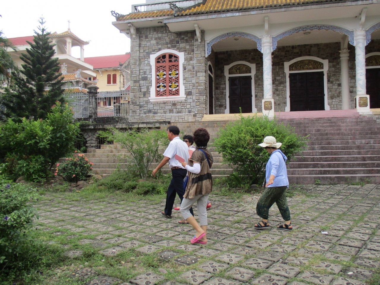 du-ngoan-xu-so-nen-tho-tren-dat-co-do-hue