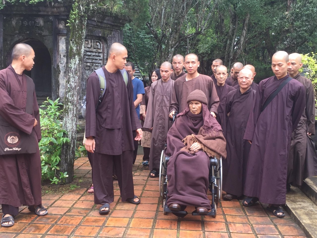 can-canh-to-dinh-noi-thien-su-thich-nhat-hanh-tinh-duong