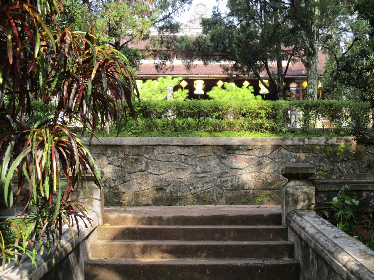 can-canh-to-dinh-noi-thien-su-thich-nhat-hanh-tinh-duong