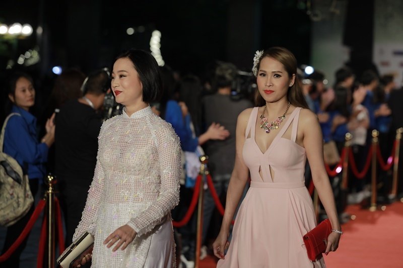 cuoc-song-troi-tay-cua-minh-thu-sau-chia-tay-chong-kem-6-tuoi