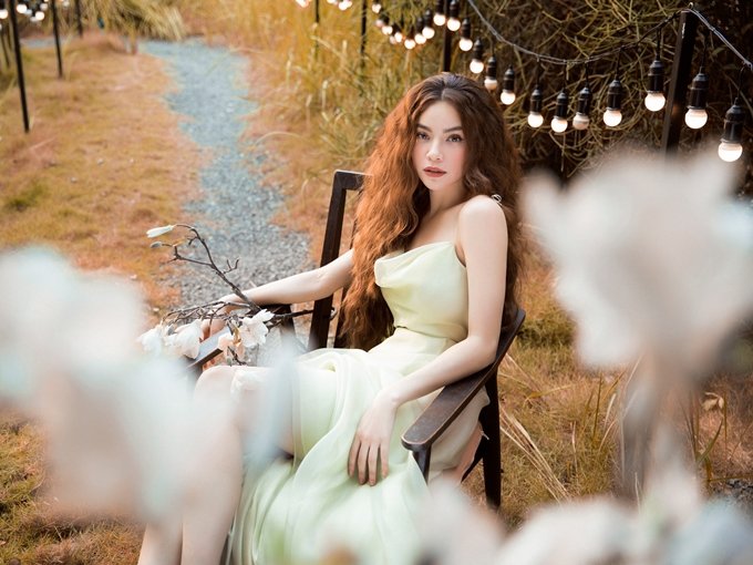 ho-ngoc-ha-mong-manh-quyen-ru-trong-bo-anh-ra-mat-ca-khuc-ballad-moi