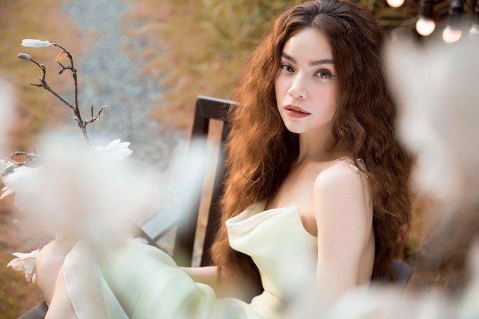 ho-ngoc-ha-mong-manh-quyen-ru-trong-bo-anh-ra-mat-ca-khuc-ballad-moi