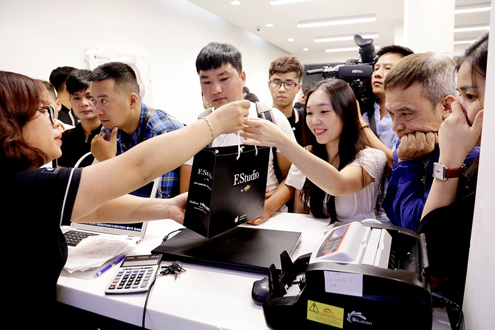 iphone-xs-xs-max-va-xr-bat-dau-ban-tu-0h-ngay-211-tai-viet-nam
