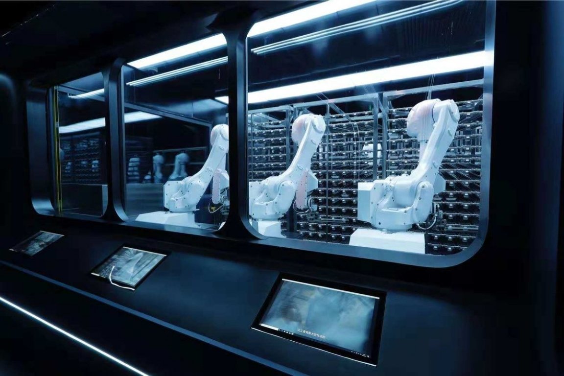 nha-hang-lau-trung-quoc-thay-the-nhan-vien-bang-robot