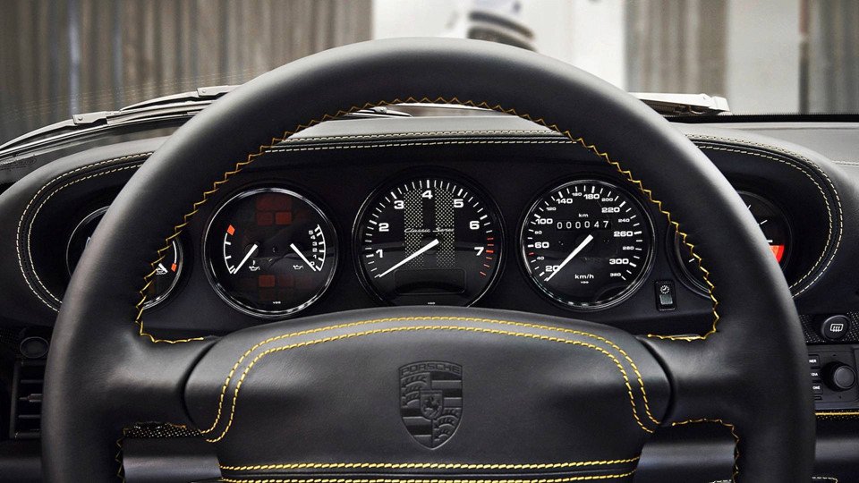 porsche-911-turbo-s-chot-gia-31-trieu-usd-sau-10-phut