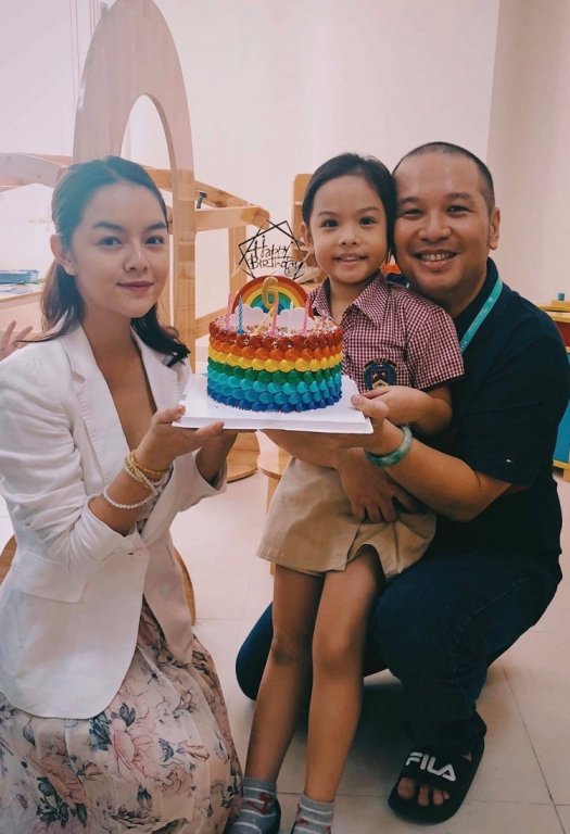 sau-ly-hon-pham-quynh-anh-quang-huy-tai-hop-rang-ro-cung-mung-sinh-nhat-con-gai