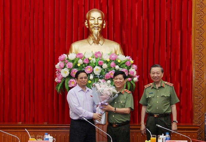 bo-chinh-tri-ban-bi-thu-chinh-phu-bo-nhiem-nhan-su-chu-chot