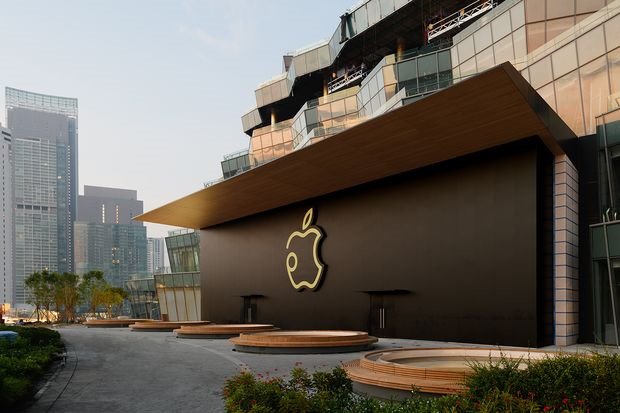 quan-ly-apple-xuat-hien-trong-ngay-ban-iphone-moi-o-vn