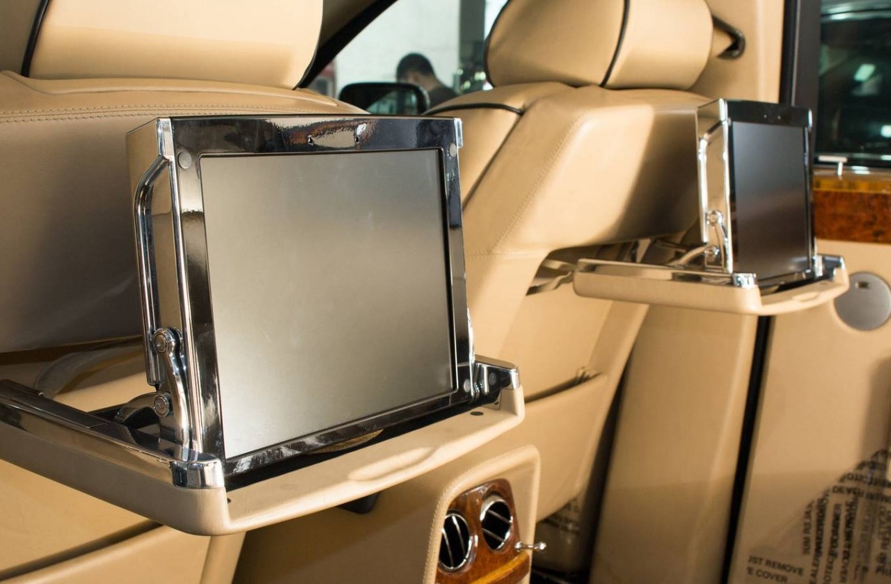 rolls-royce-phantom-2008-lan-banh-10-nam-gia-gan-10-ty-dong