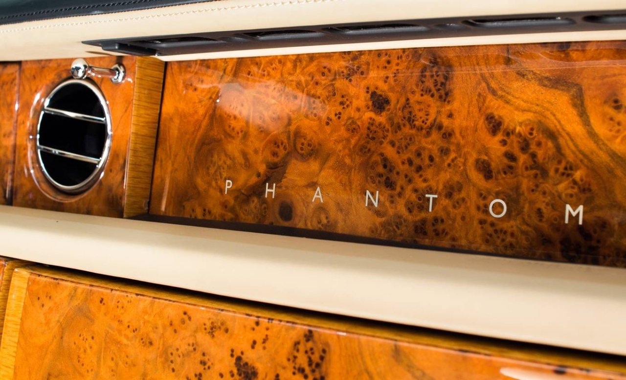 rolls-royce-phantom-2008-lan-banh-10-nam-gia-gan-10-ty-dong